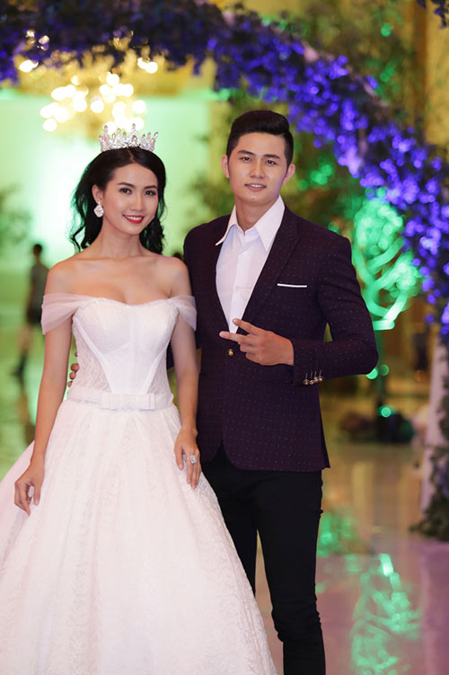 Phan Thị Mơ đội vương miện, xinh đẹp tình tứ bên Ray Võ - 3
