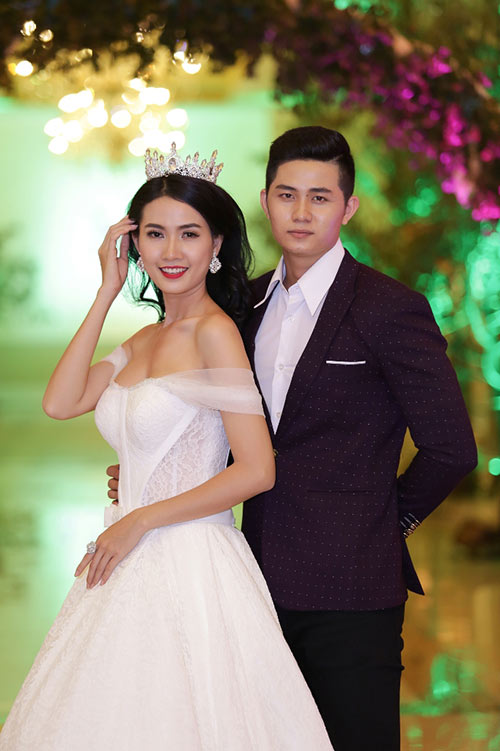 Phan Thị Mơ đội vương miện, xinh đẹp tình tứ bên Ray Võ - 5