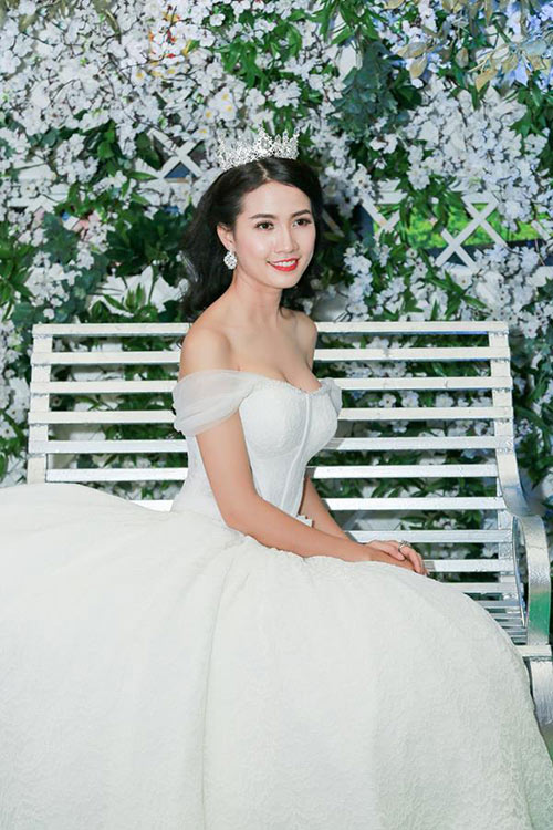 Phan Thị Mơ đội vương miện, xinh đẹp tình tứ bên Ray Võ - 2