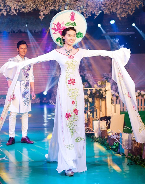 Phan Thị Mơ kiều diễm với áo dài cưới - 2