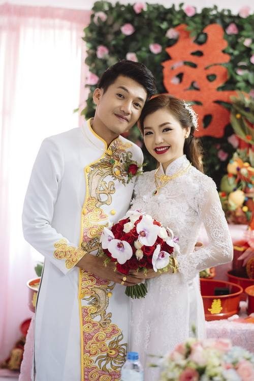 Quang Tuấn hôn má Linh Phi trong lễ rước dâu - 12