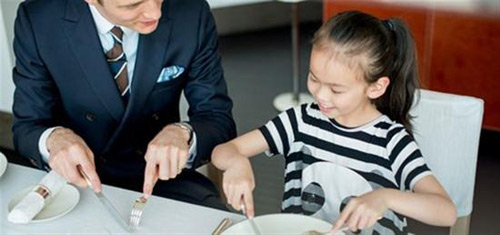 Trẻ em Thượng Hải học ăn theo cách nhà giàu - 1