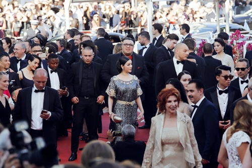 Lý Nhã Kỳ được bảo vệ cẩn mật tại Cannes - 10
