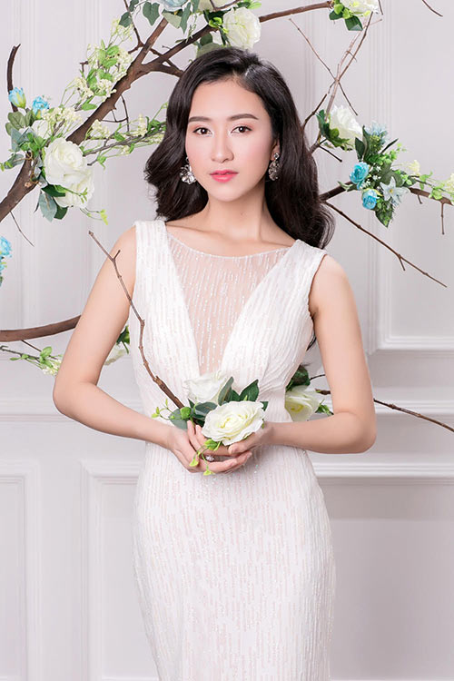 Á hậu Hà Thu đẹp kiêu sa, khoe vòng một thanh tân - 6