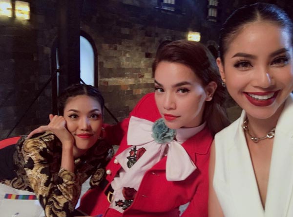 Hà Hồ, Phạm Hương vui vẻ bên nhau mặc scandal bủa vây - 1