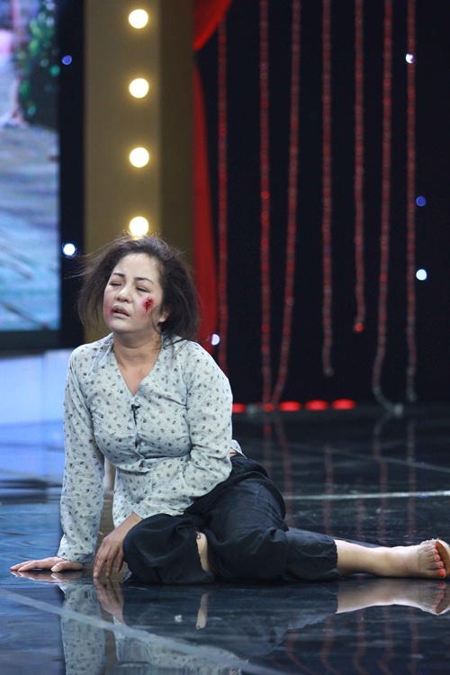 Hoài Linh, Thúy Nga đóng giả ăn xin tật nguyền lừa đảo - 4