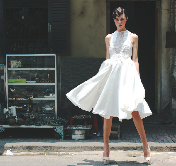 Những mẫu váy ren ngọt ngào đón thu 2014