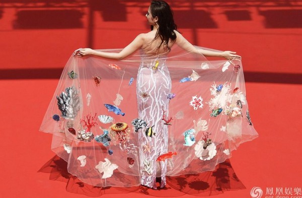 Angela Phương Trinh mang cả đàn cá lên thảm đỏ Cannes - 2