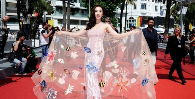 Angela Phương Trinh mang cả đàn cá lên thảm đỏ Cannes - 3