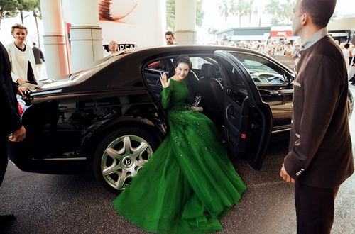 Lý Nhã Kỳ hóa công chúa tóc mây trên thảm đỏ Cannes - 3