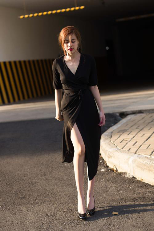 Ngắm thân hình sexy siêu gợi cảm của Hoàng Thùy Linh - 10