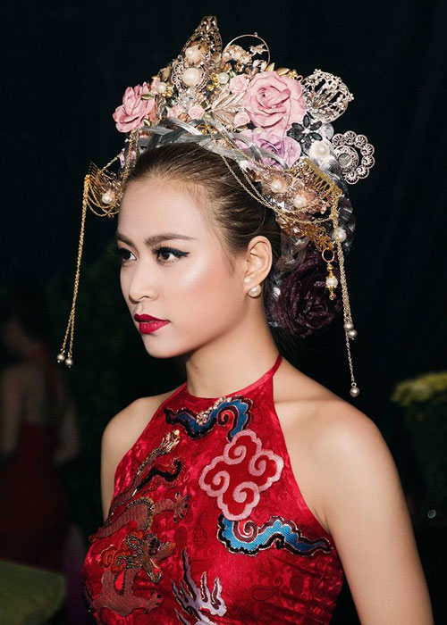 Ngắm thân hình sexy siêu gợi cảm của Hoàng Thùy Linh - 16