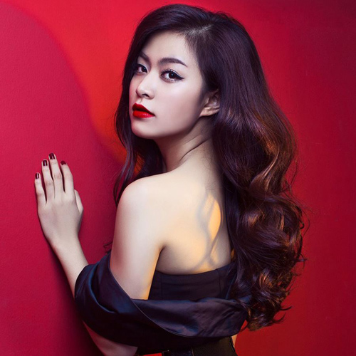 Ngắm thân hình sexy siêu gợi cảm của Hoàng Thùy Linh - 3