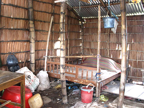 Mẹ bị ung thư đau đớn nghe tin con tham gia cướp, hiếp tập thể - 1