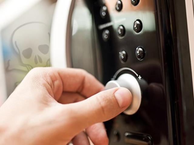Những bí mật về lò vi sóng bà nội trợ nào cũng khiếp sợ