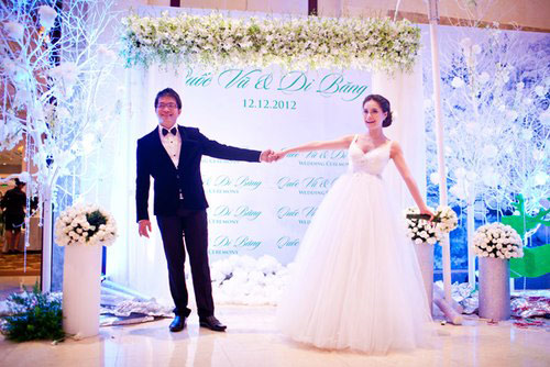 quot;Ghen tỵquot; với cuộc sống màu hồng của Di Băng và chồng đại gia - 1