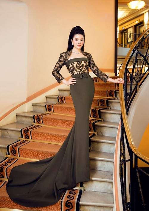 7 chiếc váy giúp Lý Nhã Kỳ quot;làm mưa làm gióquot; tuần qua - 16