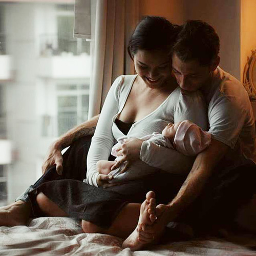 Phương Vy Idol hạnh phúc bên con gái 3 tuần tuổi - 1