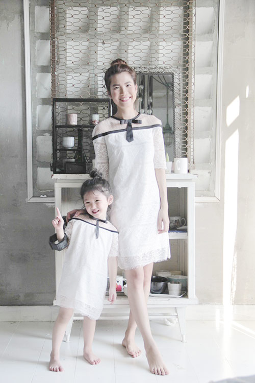 Đồ đôi mẹ và bé ❤️????????❤️ Đầm Xòe Mẹ Bé Gái Đính Nút Cột Nơ SMB01 | Thời  trang Ofamic