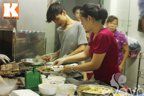 Quán bún chả quot;cháy hàngquot; sau khi Tổng thống Mỹ đến ăn - 16