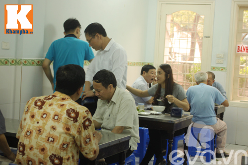 Quán bún chả quot;cháy hàngquot; sau khi Tổng thống Mỹ đến ăn - 14