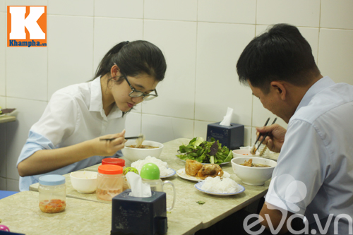 Quán bún chả quot;cháy hàngquot; sau khi Tổng thống Mỹ đến ăn - 13