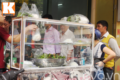 Quán bún chả quot;cháy hàngquot; sau khi Tổng thống Mỹ đến ăn - 2