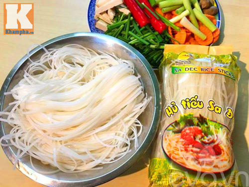Bữa sáng đơn giản với hủ tiếu xào nấm - 1