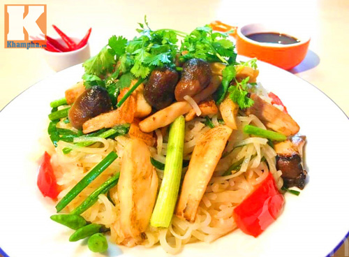 Bữa sáng đơn giản với hủ tiếu xào nấm - 12