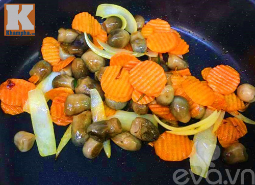 Bữa sáng đơn giản với hủ tiếu xào nấm - 3