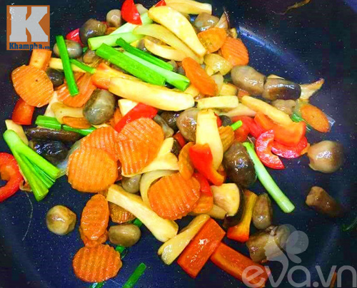 Bữa sáng đơn giản với hủ tiếu xào nấm - 4