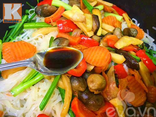 Bữa sáng đơn giản với hủ tiếu xào nấm - 8