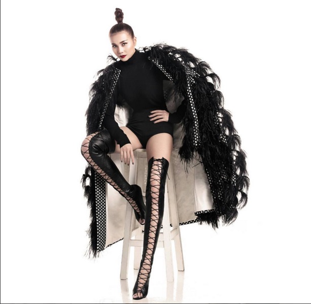 Rộ cơn sốt đôi giày giúp chị em ăn gian chiều cao - 1
