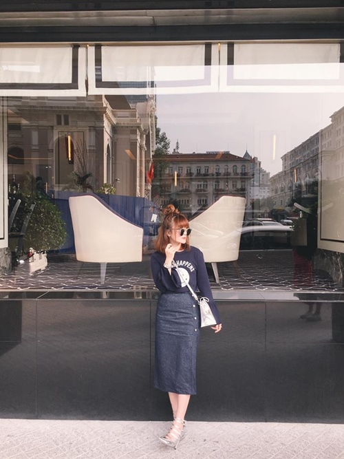 Học cách mix đồ với chân váy denim trẻ và chất như sao Việt - 2