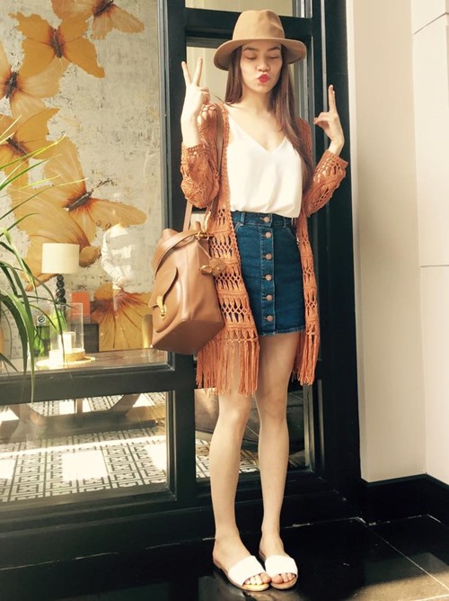 Học cách mix đồ với chân váy denim trẻ và chất như sao Việt - 4