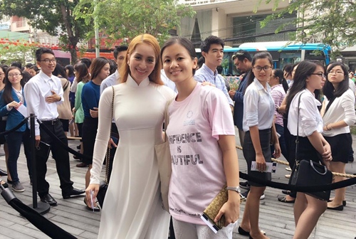 Khánh Thi phát khóc vì sung sướng khi được ông Obama bắt tay - 4