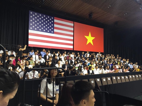 Khánh Thi phát khóc vì sung sướng khi được ông Obama bắt tay - 7