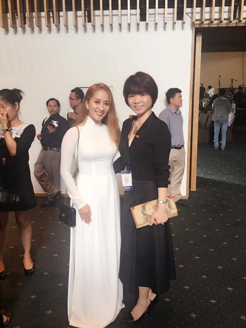 Khánh Thi phát khóc vì sung sướng khi được ông Obama bắt tay - 3