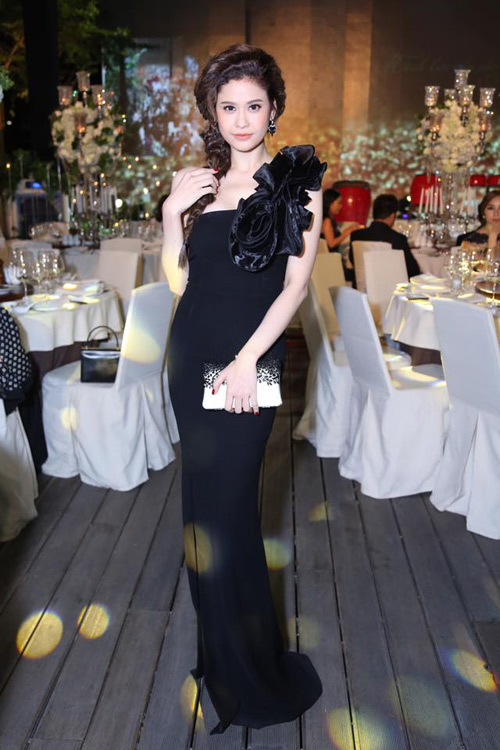 Mỏi mắt ngắm body của gái một con sexy nhất nhì Vbiz - 15