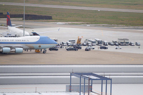 Tổng thống Obama chào tạm biệt Việt Nam - 3