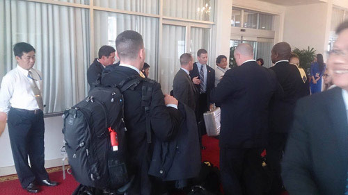 Tổng thống Obama chào tạm biệt Việt Nam - 9