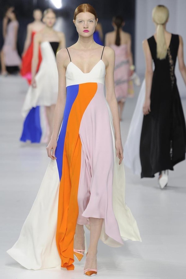 Loạt mỹ nhân Việt từng phá dáng hàng hiệu - 5