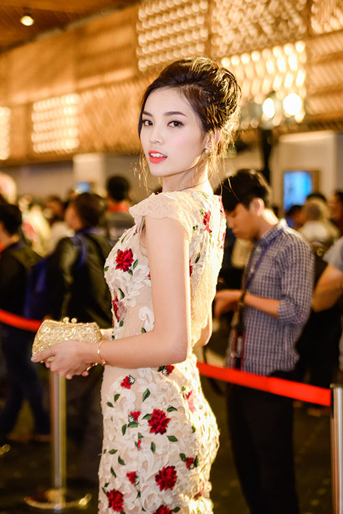 Kỳ Duyên đẹp lộng lẫy, đọ sắc với quot;rừngquot; hoa hậu Việt - 2