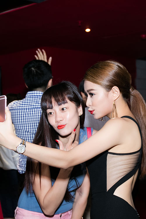 Hoàng Thùy Linh khoe lưng ong quyến rũ khi hội ngộ Minh Hằng - 5