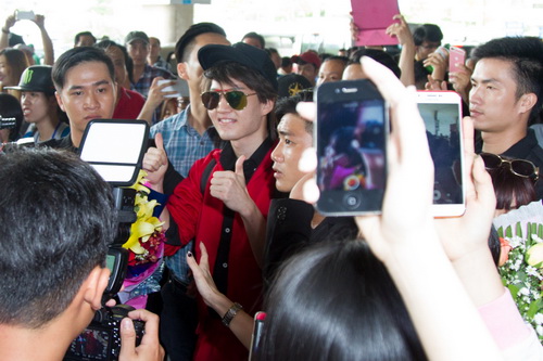 Mỹ nam quot;Tình yêu không có lỗiquot; liên tục quot;tự sướngquot; cùng fan Việt - 9