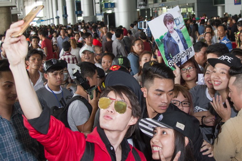 Mỹ nam quot;Tình yêu không có lỗiquot; liên tục quot;tự sướngquot; cùng fan Việt - 11