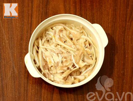 Cách làm nem tai và thính gạo rang thơm nức - 2
