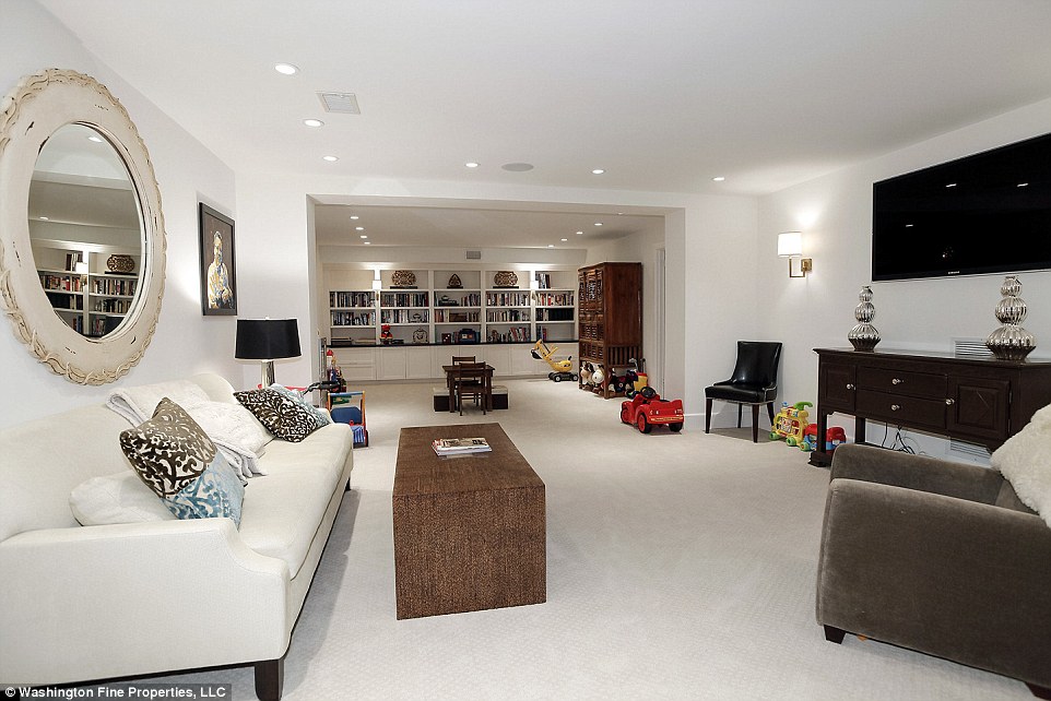 Trở về từ Việt Nam, Obama chuẩn bị ra ngoài thuê nhà ở - 5