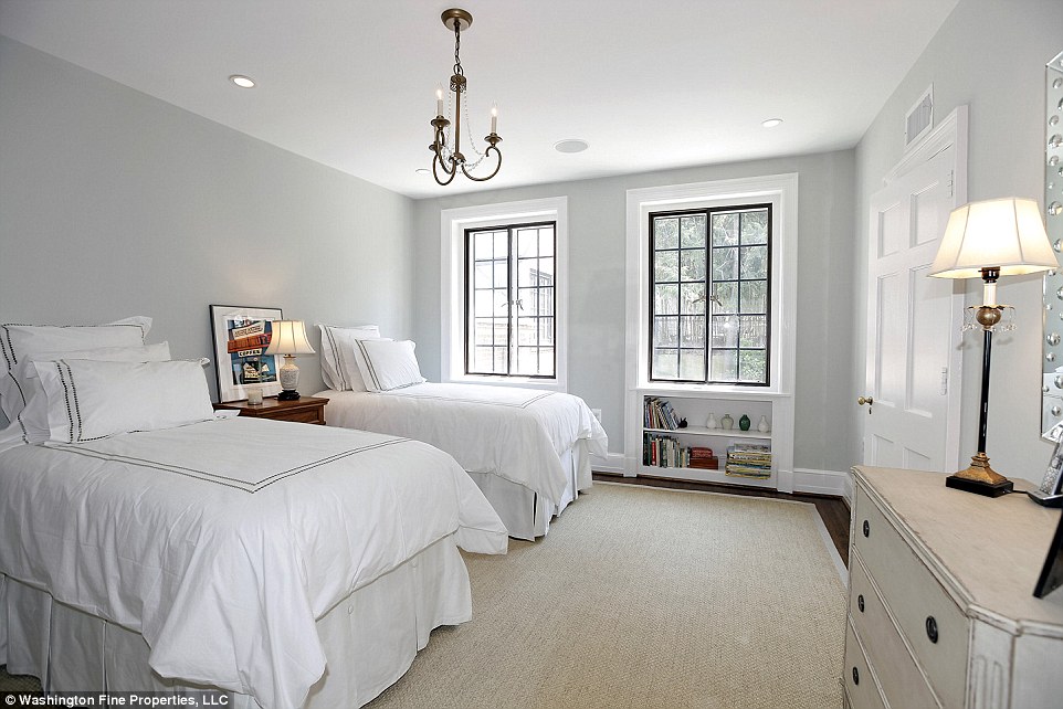 Trở về từ Việt Nam, Obama chuẩn bị ra ngoài thuê nhà ở - 13