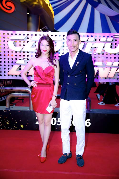 Pha Lê đỏ rực, đi xem phim cùng quot;người cũquot; của Oanh Yến - 4